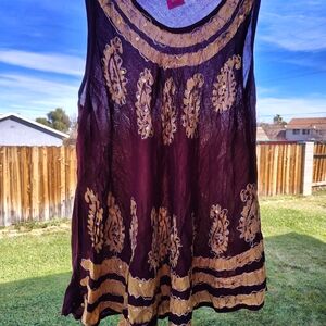 Chic Women's Sleeveless Top with Gold Accents